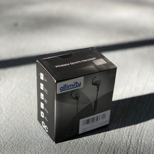 (NWB) Wireless Headphones